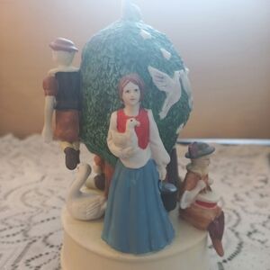 House Of Lloyd Twelve Days of Christmas Rotating Porcelain Bisque Music Box EUC